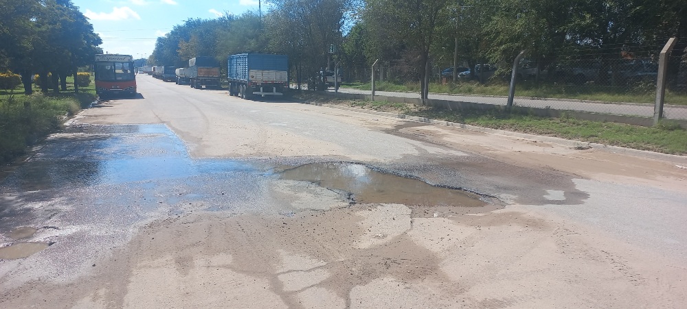 Vecinos reclaman por pérdidas de agua y residuos cloacales – Plan B ...