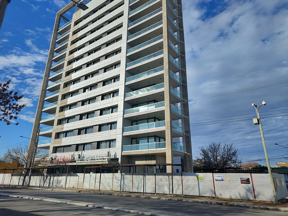 Un hombre murió tras caer de un edificio en construcción – Plan B Noticias