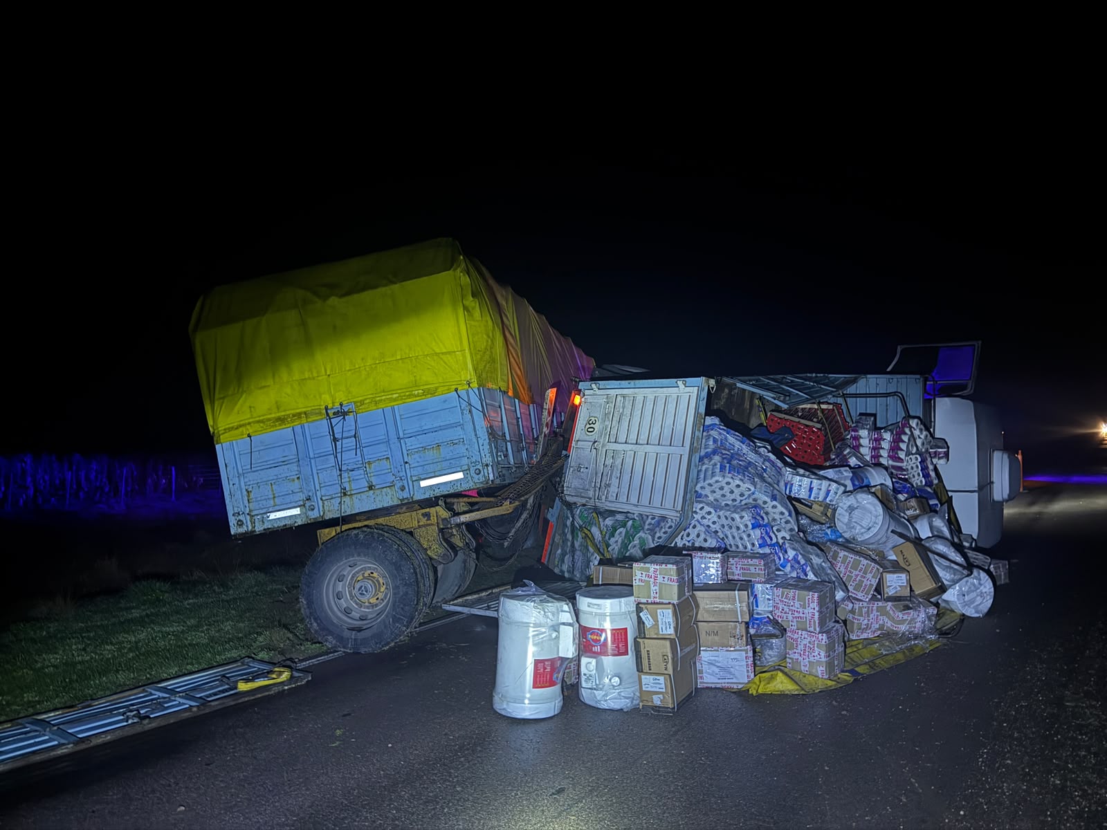 Camión volcado en la Ruta Provincial 1
