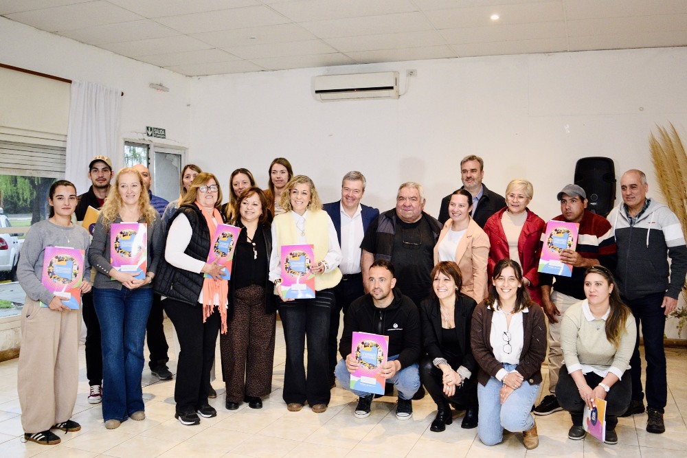 Entrega de fondos en Intendente Alvear